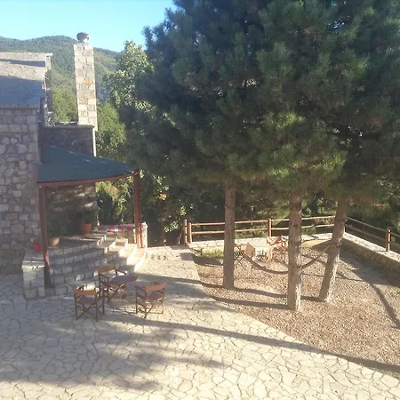 לינה וארוחת בוקר Xenonas Alexiou Archaia Feneos