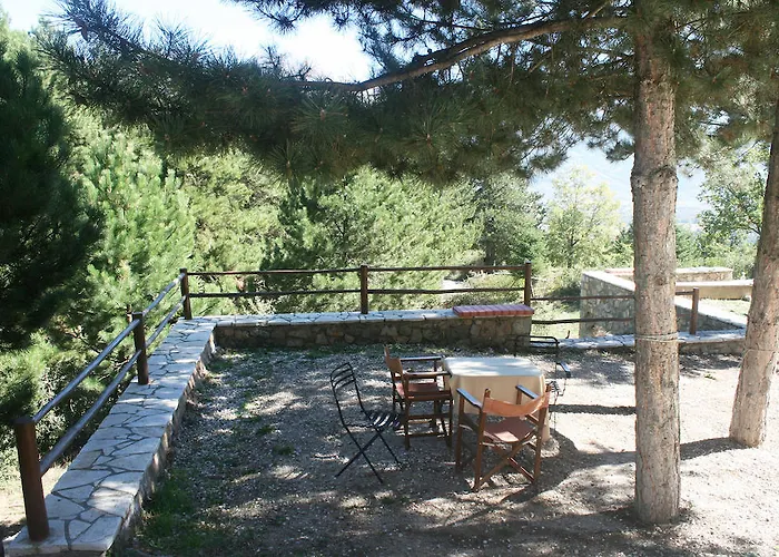 לינה וארוחת בוקר Xenonas Alexiou