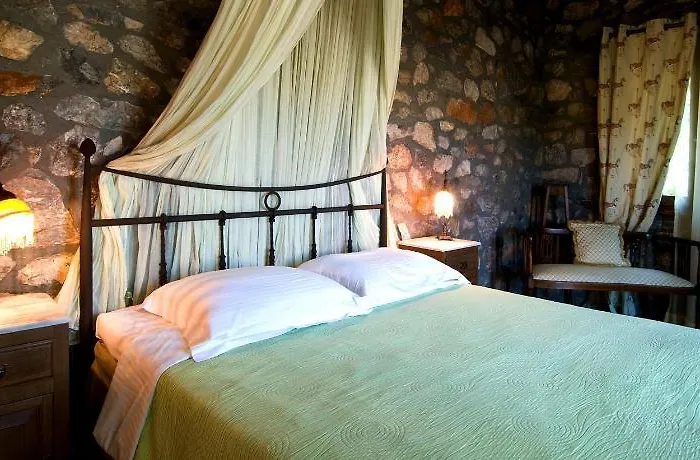 Xenonas Alexiou Archaia Feneos